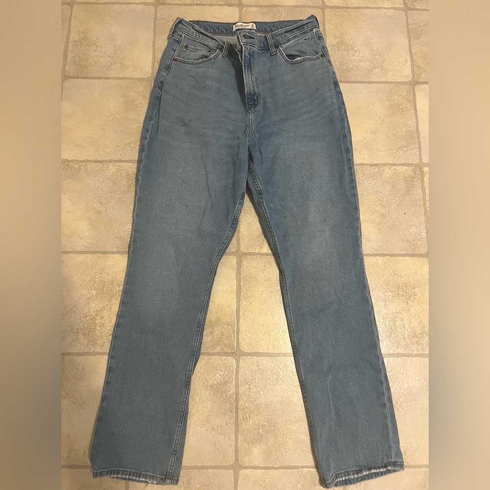 Abercrombie and Fitch Ultra High Rise 90s Slim Straight Jean